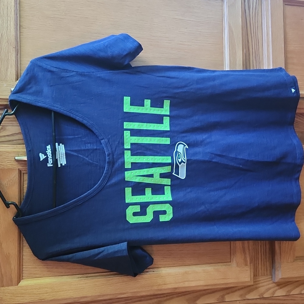 Seattle Seahawks T-Shirt NWOT Size Medium